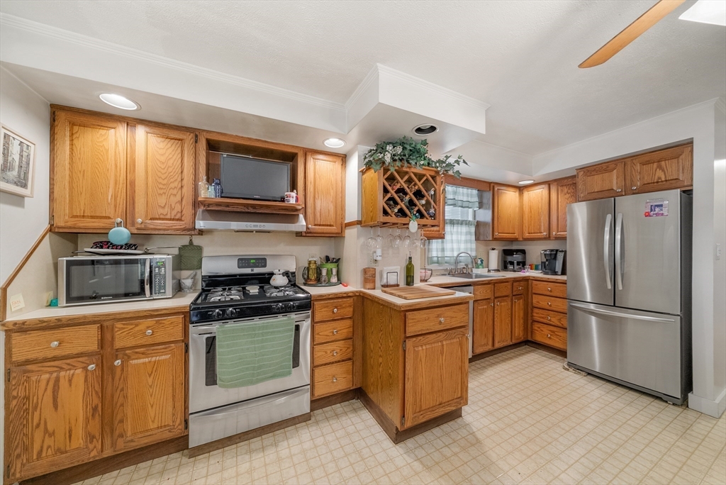 47 Middle Street Boston, MA 02127 - Photo 5 of 18 Gallery Image 5