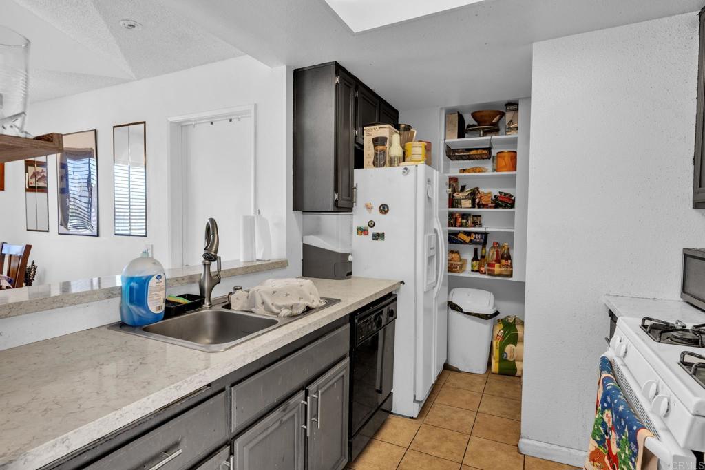 2906 Elm Tree Court Spring Valley, CA 91978 - Photo 4 of 24 Gallery Image 4