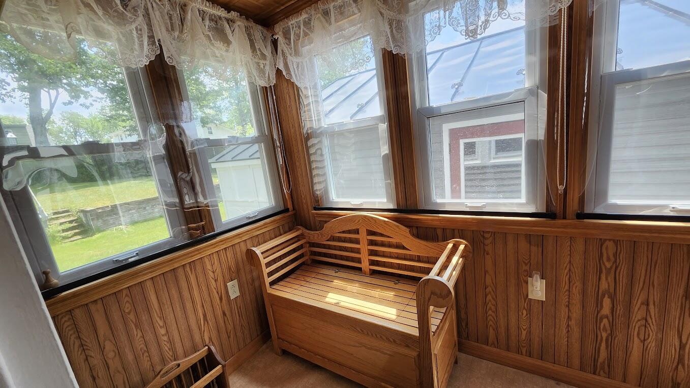 177 Ohio Street Millinocket, ME 04462 - Photo 4 of 26 Entry porch