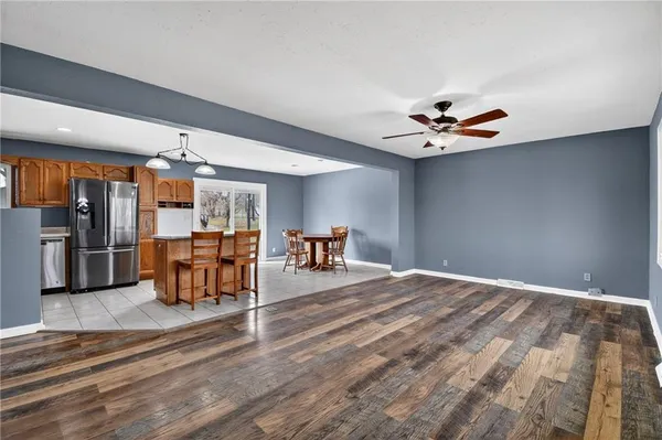 $440,000 | 23718 Rte 291, Harrisonville, MO 64701