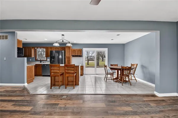 $440,000 | 23718 Rte 291, Harrisonville, MO 64701
