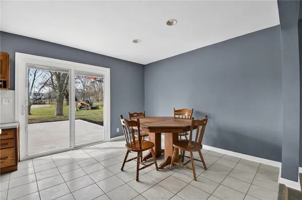 $440,000 | 23718 Rte 291, Harrisonville, MO 64701