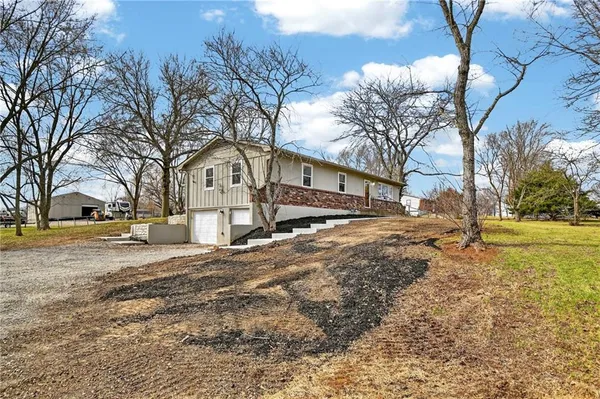 $440,000 | 23718 Rte 291, Harrisonville, MO 64701
