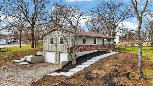 $430,000 | 23718 Rte 291, Harrisonville, MO 64701