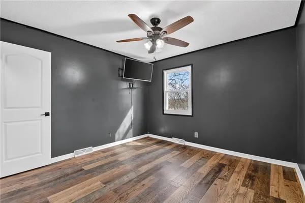 $440,000 | 23718 Rte 291, Harrisonville, MO 64701