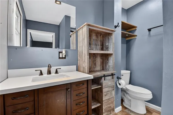 $440,000 | 23718 Rte 291, Harrisonville, MO 64701