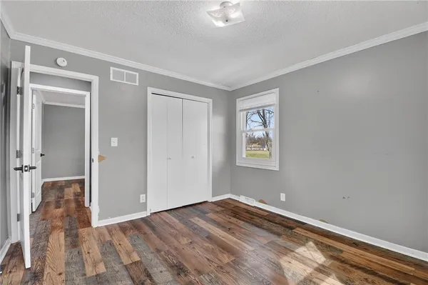 $440,000 | 23718 Rte 291, Harrisonville, MO 64701