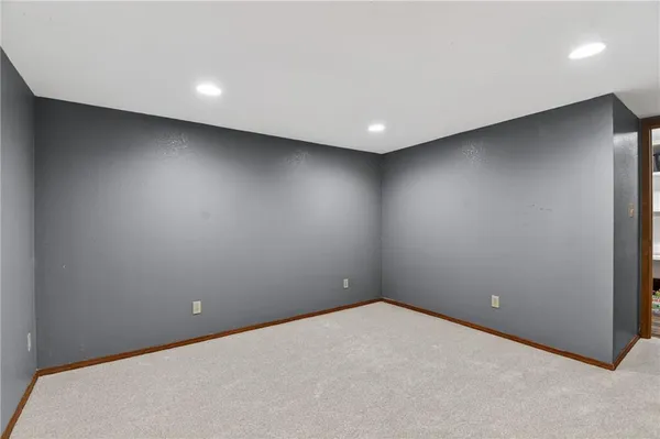 $440,000 | 23718 Rte 291, Harrisonville, MO 64701