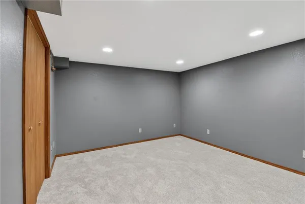 $440,000 | 23718 Rte 291, Harrisonville, MO 64701