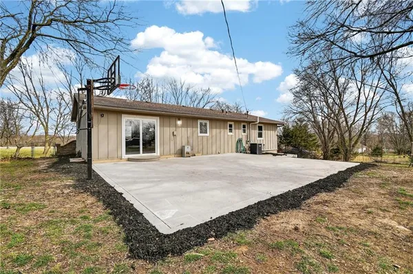 $440,000 | 23718 Rte 291, Harrisonville, MO 64701
