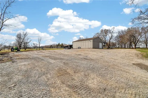 $440,000 | 23718 Rte 291, Harrisonville, MO 64701