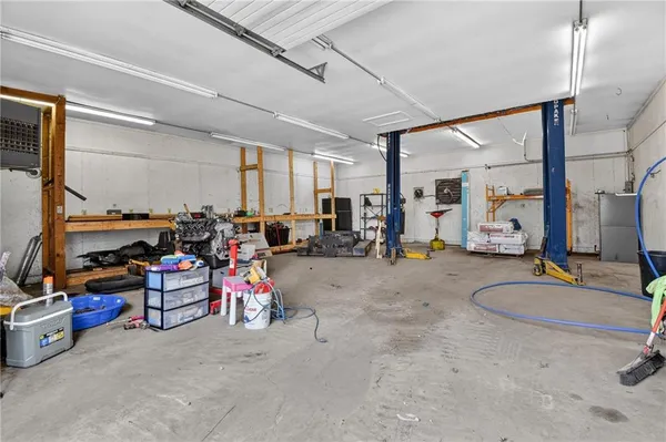 $440,000 | 23718 Rte 291, Harrisonville, MO 64701