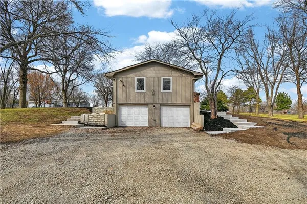 $440,000 | 23718 Rte 291, Harrisonville, MO 64701