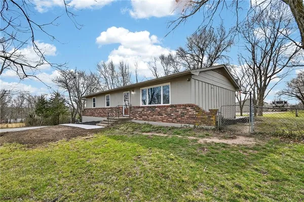 $440,000 | 23718 Rte 291, Harrisonville, MO 64701