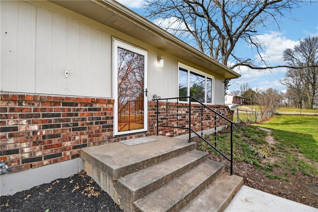 23718 Rte 291 Harrisonville, MO 64701 - Photo 8 of 44