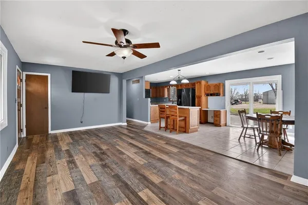 $440,000 | 23718 Rte 291, Harrisonville, MO 64701