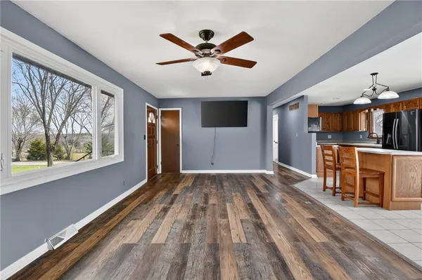 $440,000 | 23718 Rte 291, Harrisonville, MO 64701