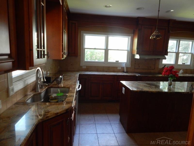 1425 Buckingham Road Grosse Pointe Park, MI 48230 - Photo 7 of 29