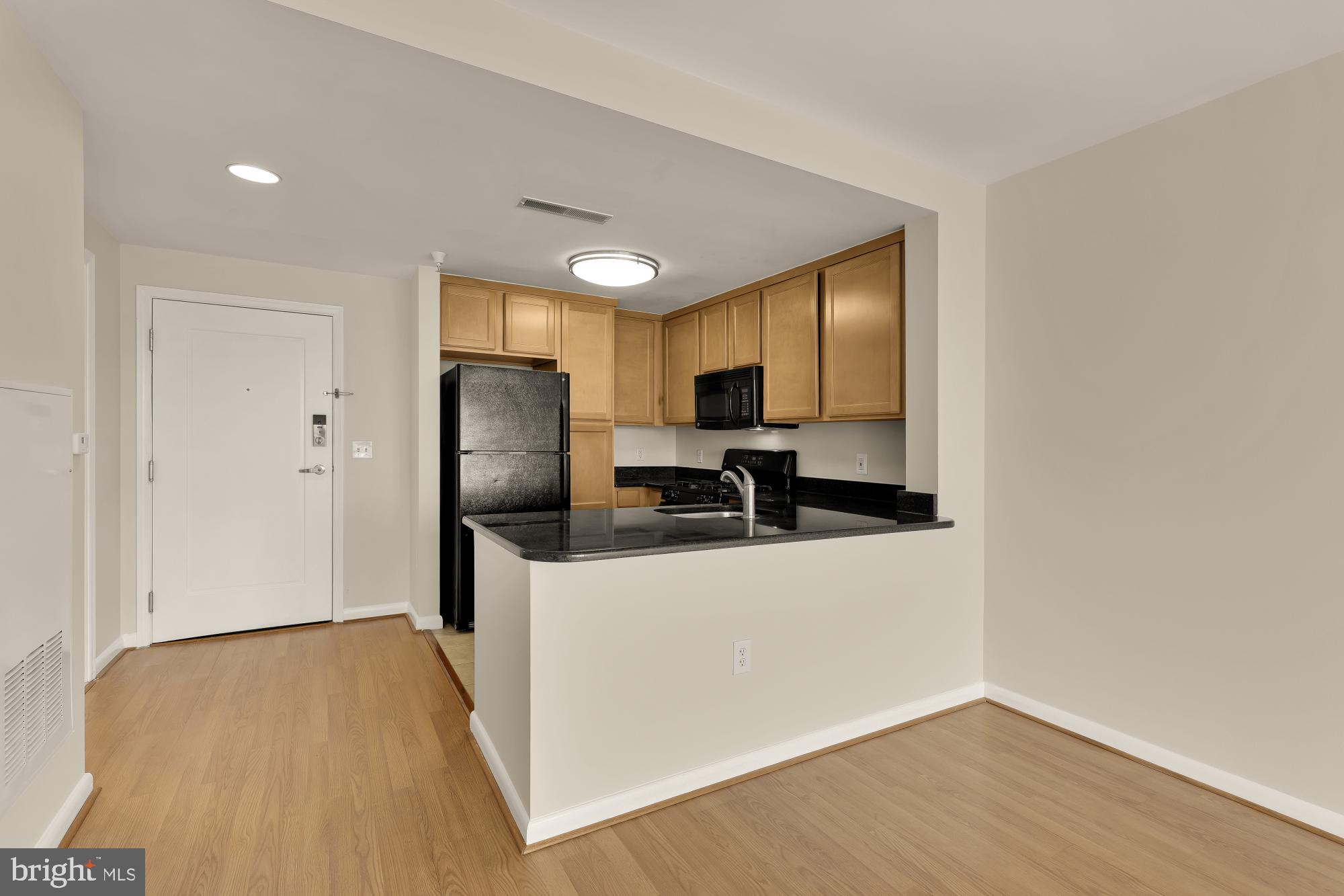 355 I Street Southwest, Unit 621 Washington, DC 20024 - Photo 18 of 34 Kitchen