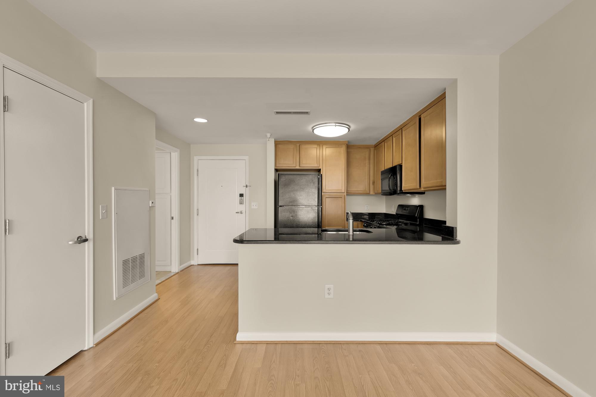 355 I Street Southwest, Unit 621 Washington, DC 20024 - Photo 19 of 34 Living Room/Kitchen
