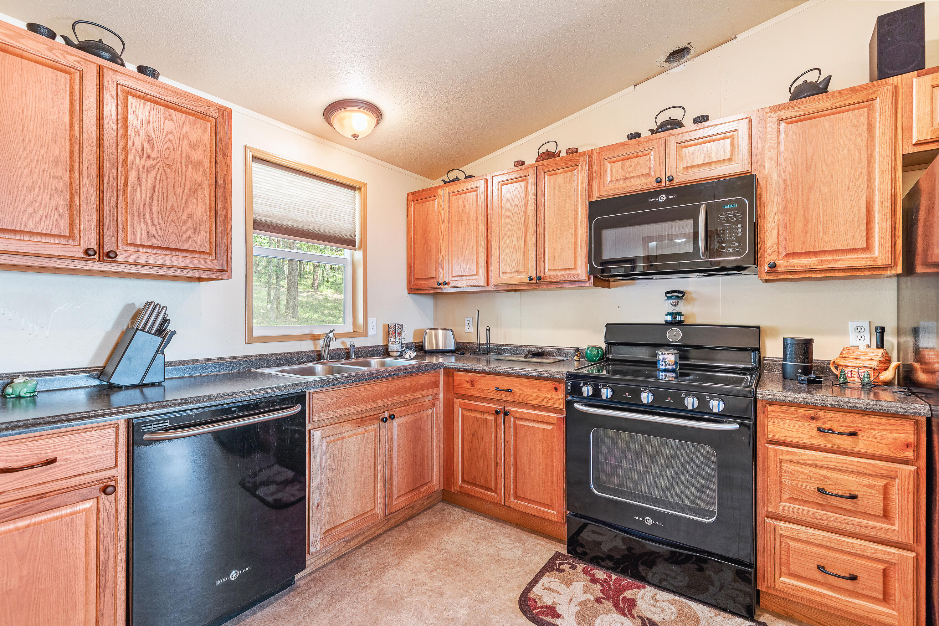 7745 Beagle Road White City, OR 97503 - Photo 17 of 49 9R9A5859