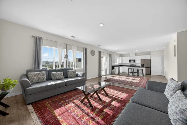 $725,000 | 7816 Dracut Drive, Elk Grove, CA 95758