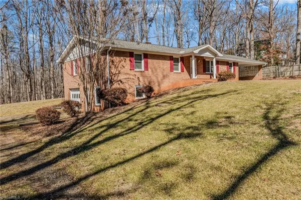 $340,000 | 5855 Woodsway Drive, Pfafftown, NC 27040