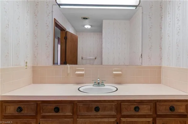 $340,000 | 5855 Woodsway Drive, Pfafftown, NC 27040