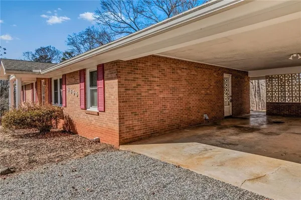 $340,000 | 5855 Woodsway Drive, Pfafftown, NC 27040