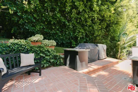 $2,995,000 | 2055 Outpost Drive, Los Angeles, CA 90068