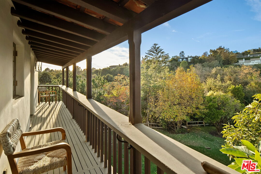 1744 Reedvale Lane Los Angeles, CA 90049 - Photo 18 of 30 a view of a porch