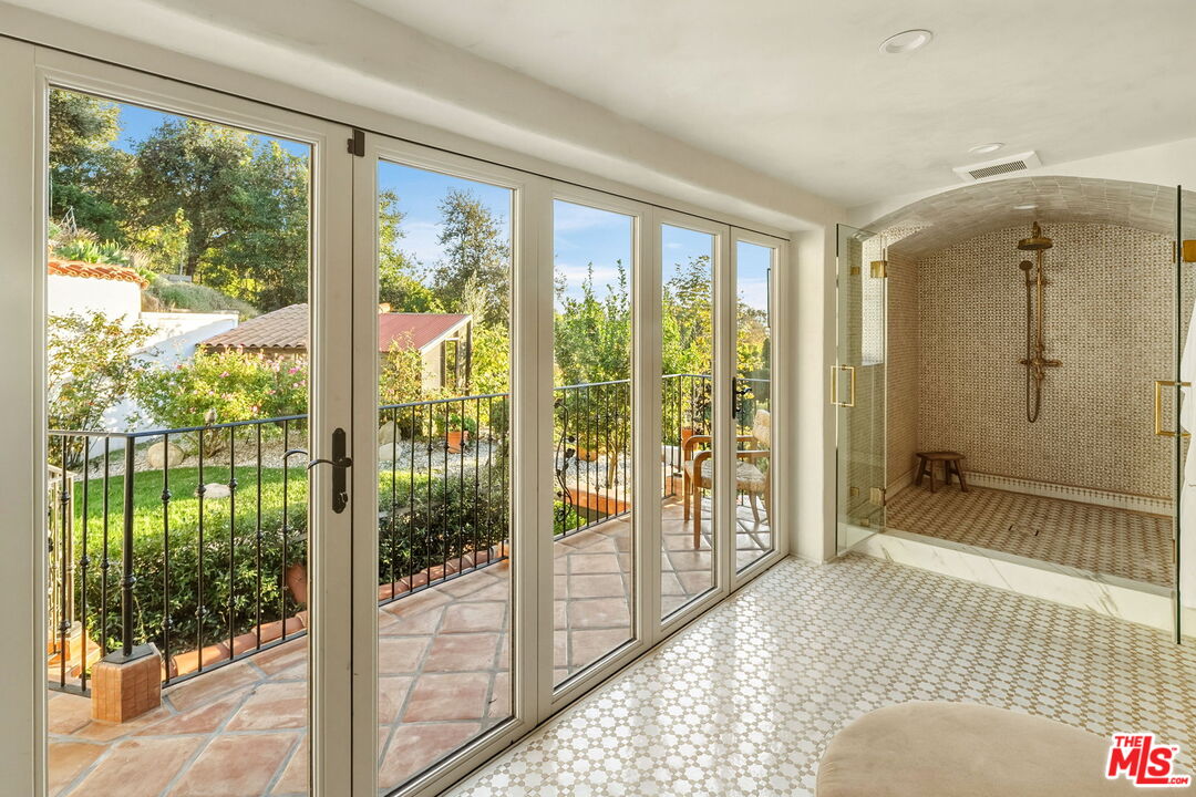 1744 Reedvale Lane Los Angeles, CA 90049 - Photo 20 of 30 a spacious bedroom with a large window