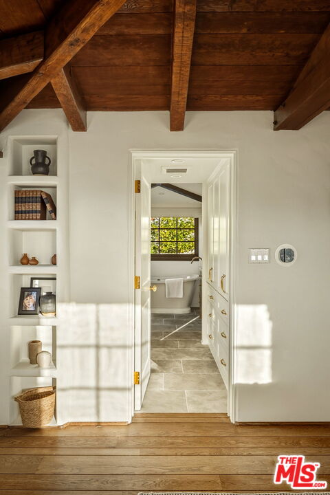 1744 Reedvale Lane Los Angeles, CA 90049 - Photo 22 of 30 a view of an empty room