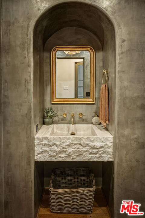 1744 Reedvale Lane Los Angeles, CA 90049 - Photo 5 of 30 a bathroom with a granite countertop sink and a mirror