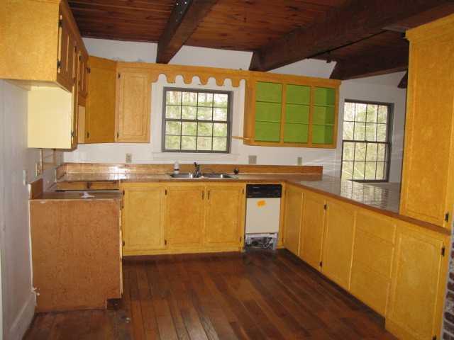 14 Riverview Road Pemaquid, ME 04558 - Photo 14 of 19 Kitchen.