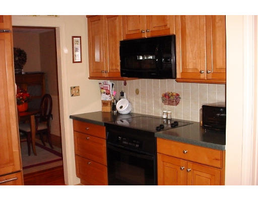 177 Salem End Road Framingham, MA 01702 - Photo 3 of 16 Gallery Image 3