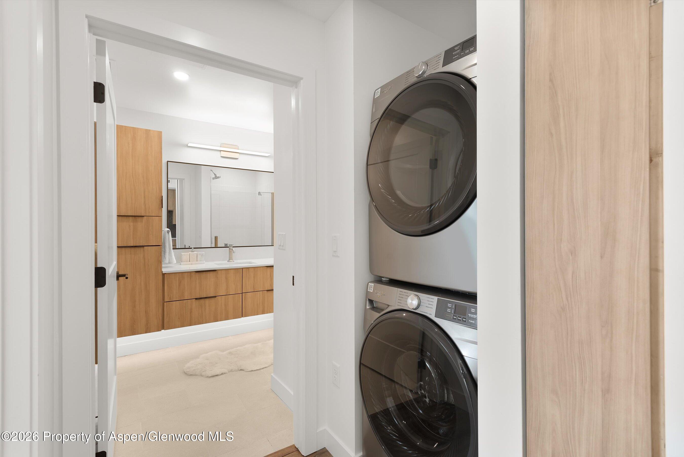140 Basalt Center Circle, Unit 311 Basalt, CO 81621 - Photo 5 of 24 Bathroom Entry
