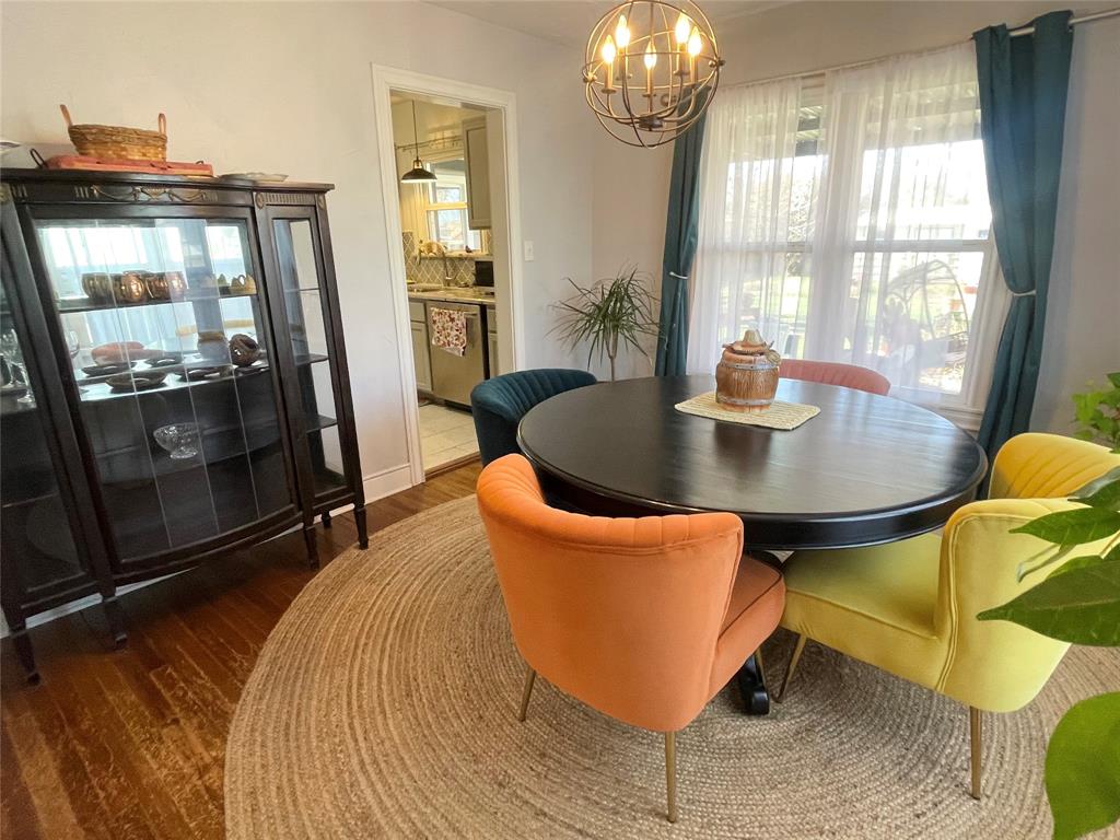 1208 Carolina Street Graham, TX 76450 - Photo 7 of 25 a dining room with furniture and window