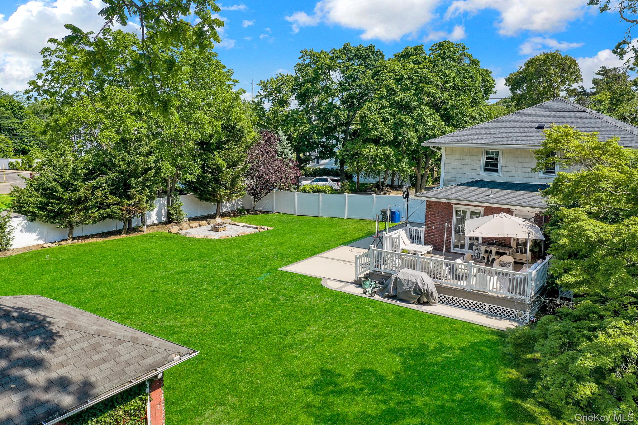 147 Locust Avenue Babylon, NY 11702 - Photo 24 of 31