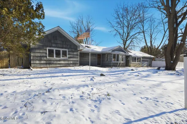 $250,000 | 31 Robert Drive, Colonie, NY 12205