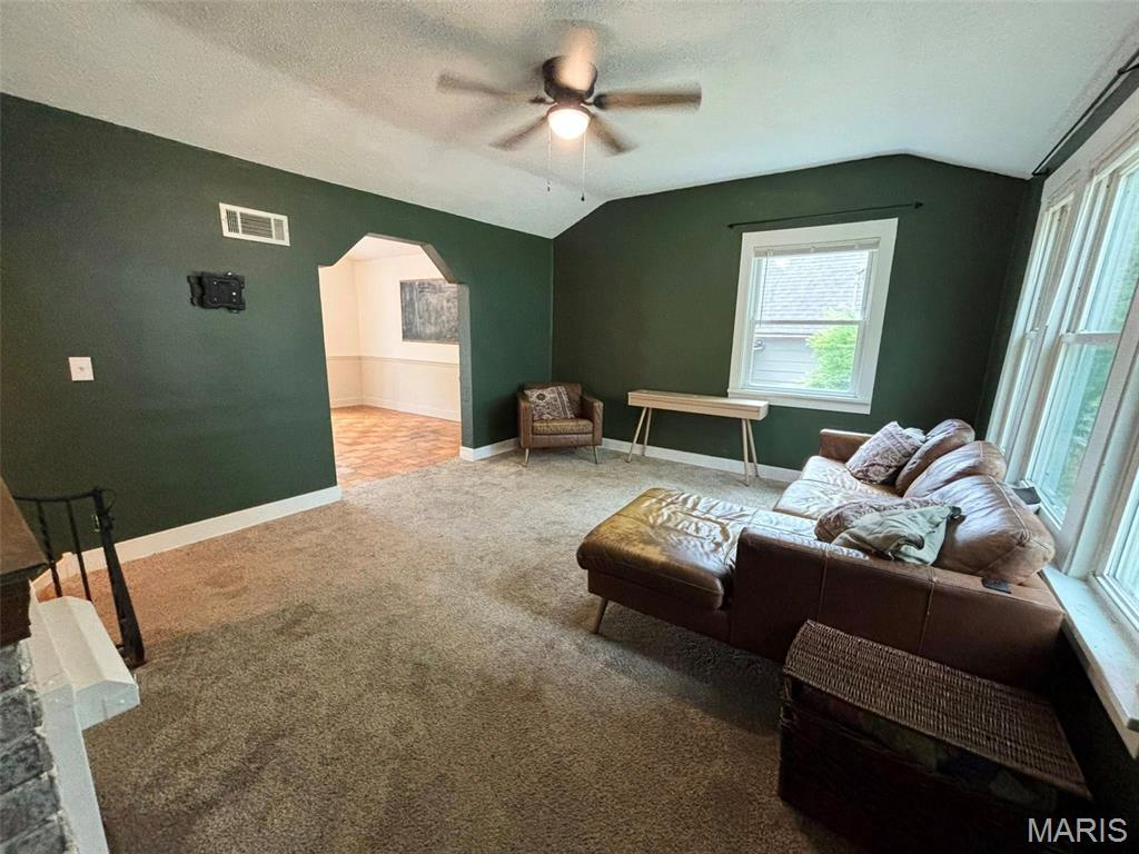 210 Shepherd Place Hannibal, MO 63401 - Photo 2 of 16