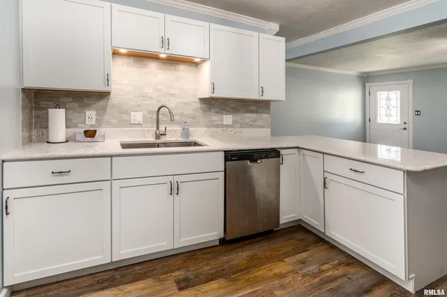 $169,900 | 1704 West Copeland Street, Marion, IL 62959