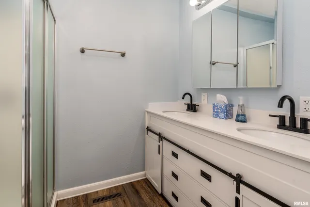 $169,900 | 1704 West Copeland Street, Marion, IL 62959