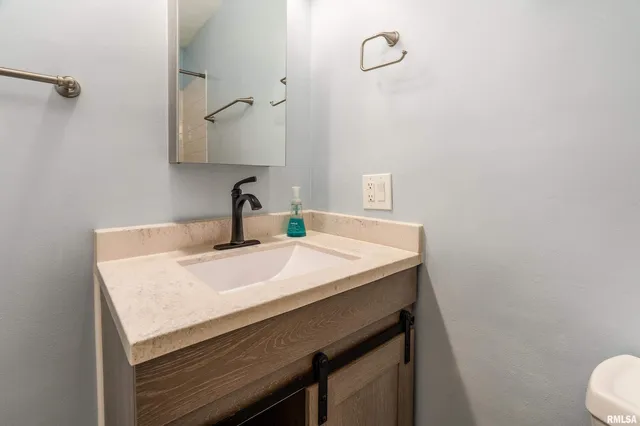 $169,900 | 1704 West Copeland Street, Marion, IL 62959