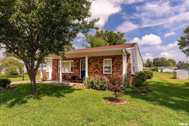 $169,900 | 1704 West Copeland Street, Marion, IL 62959
