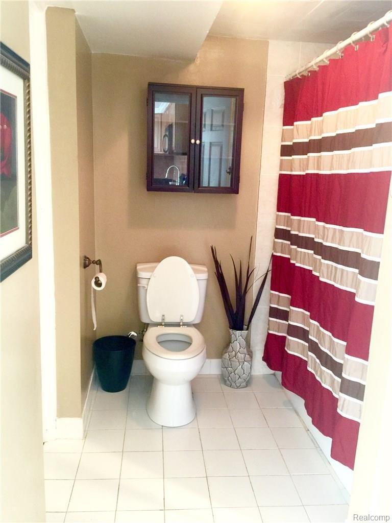 3255 South Adams Road Rochester, MI 48309 - Photo 15 of 34 image.jpg