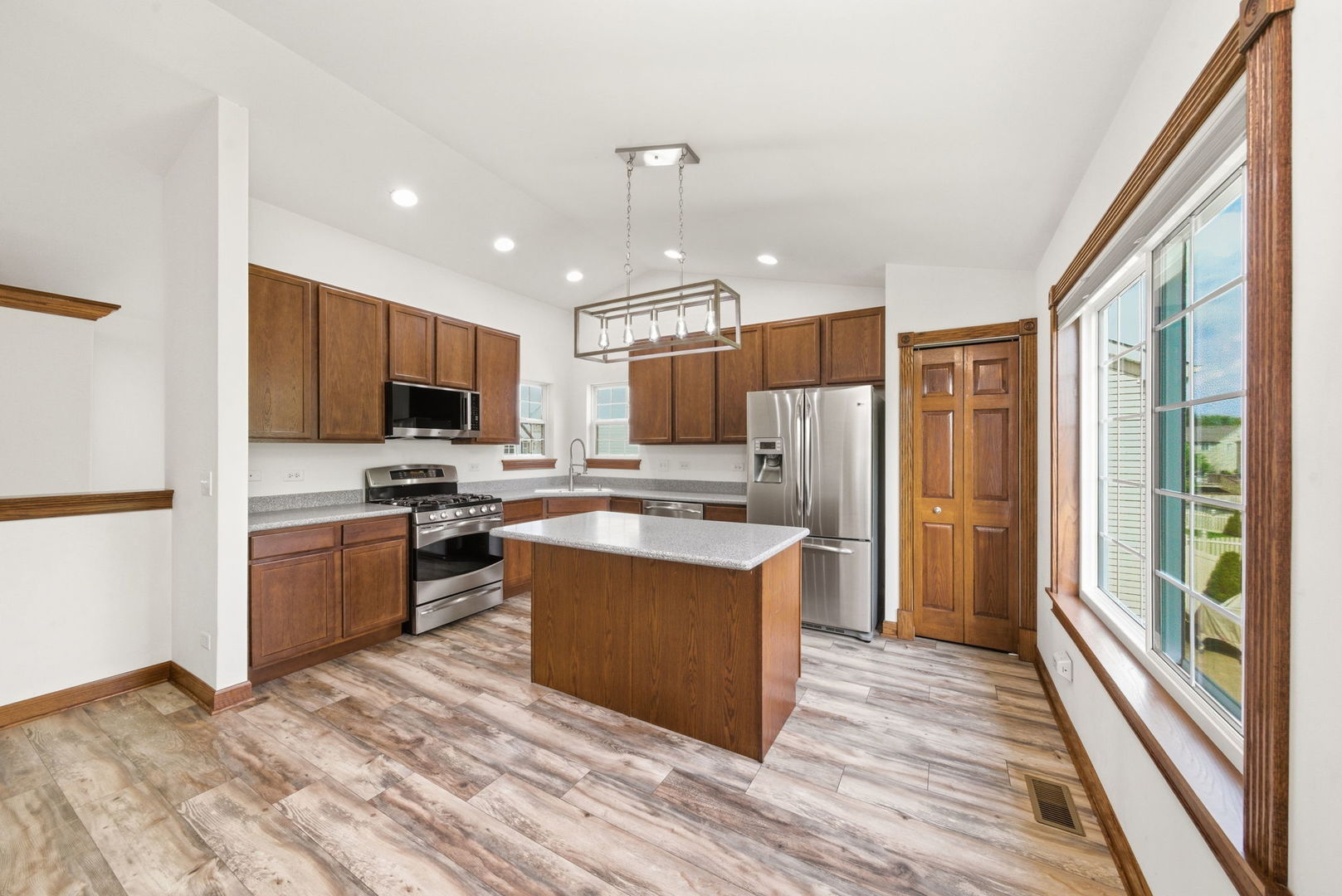 922 Saddle Ridge Drive Joliet, IL 60432 - Photo 11 of 28