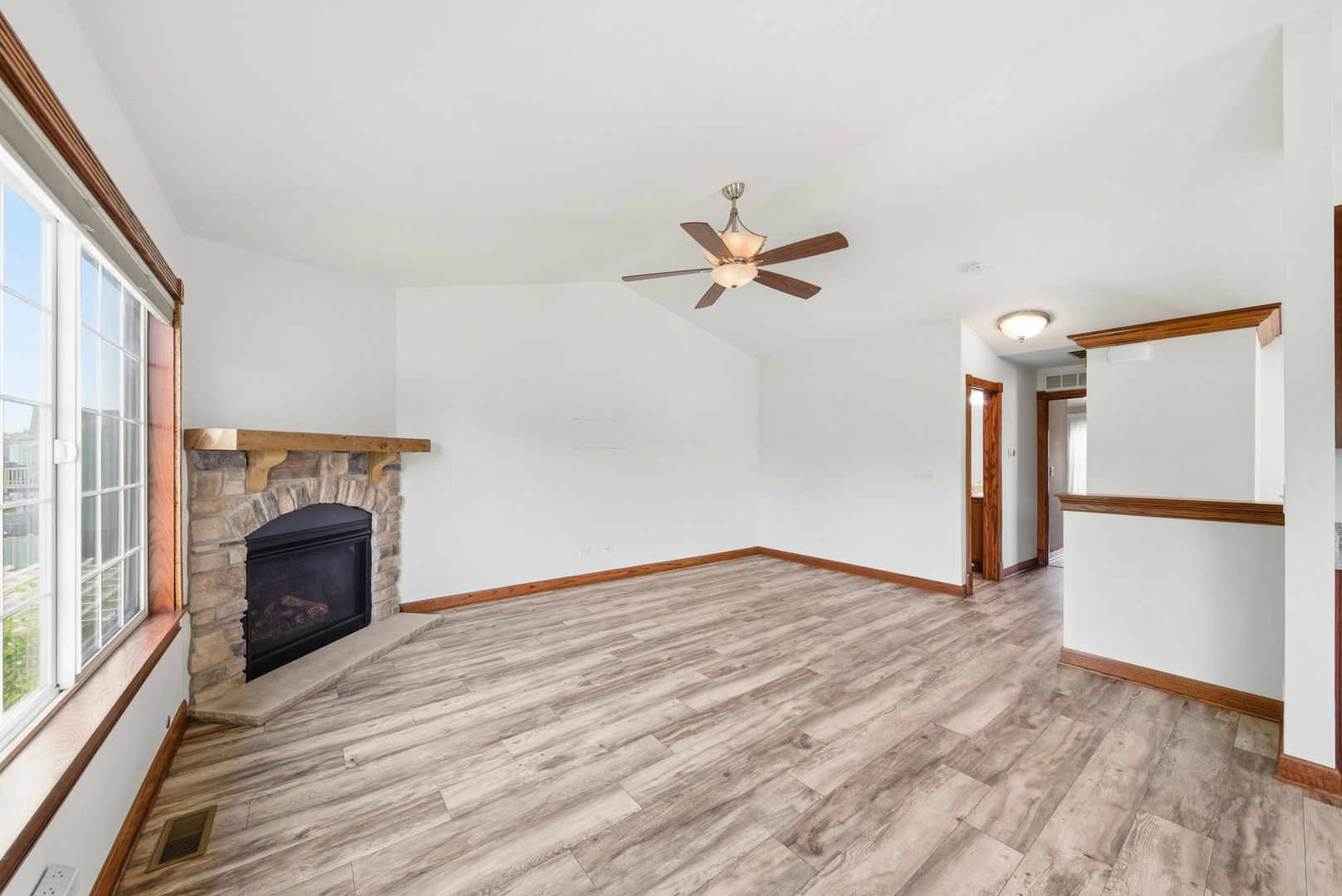 922 Saddle Ridge Drive Joliet, IL 60432 - Photo 8 of 28