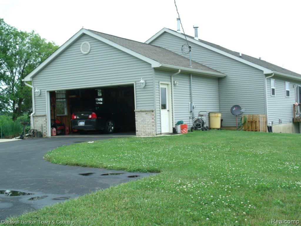9937 West Iosco Road Fowlerville, MI 48836 - Photo 7 of 35 048.jpg