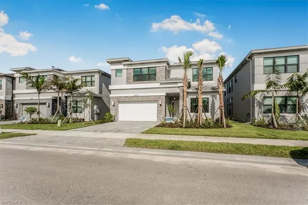 a view of a house with a yard in front of it